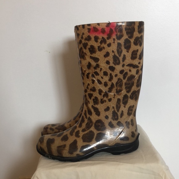 Sasha - Leopard Print Rain Boots 🐆 - Picture 4 of 10